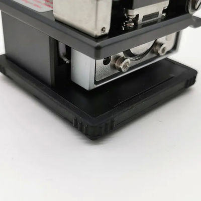 裂かれる20mm長さの高精度繊維ケーブルの付属品の打抜き機